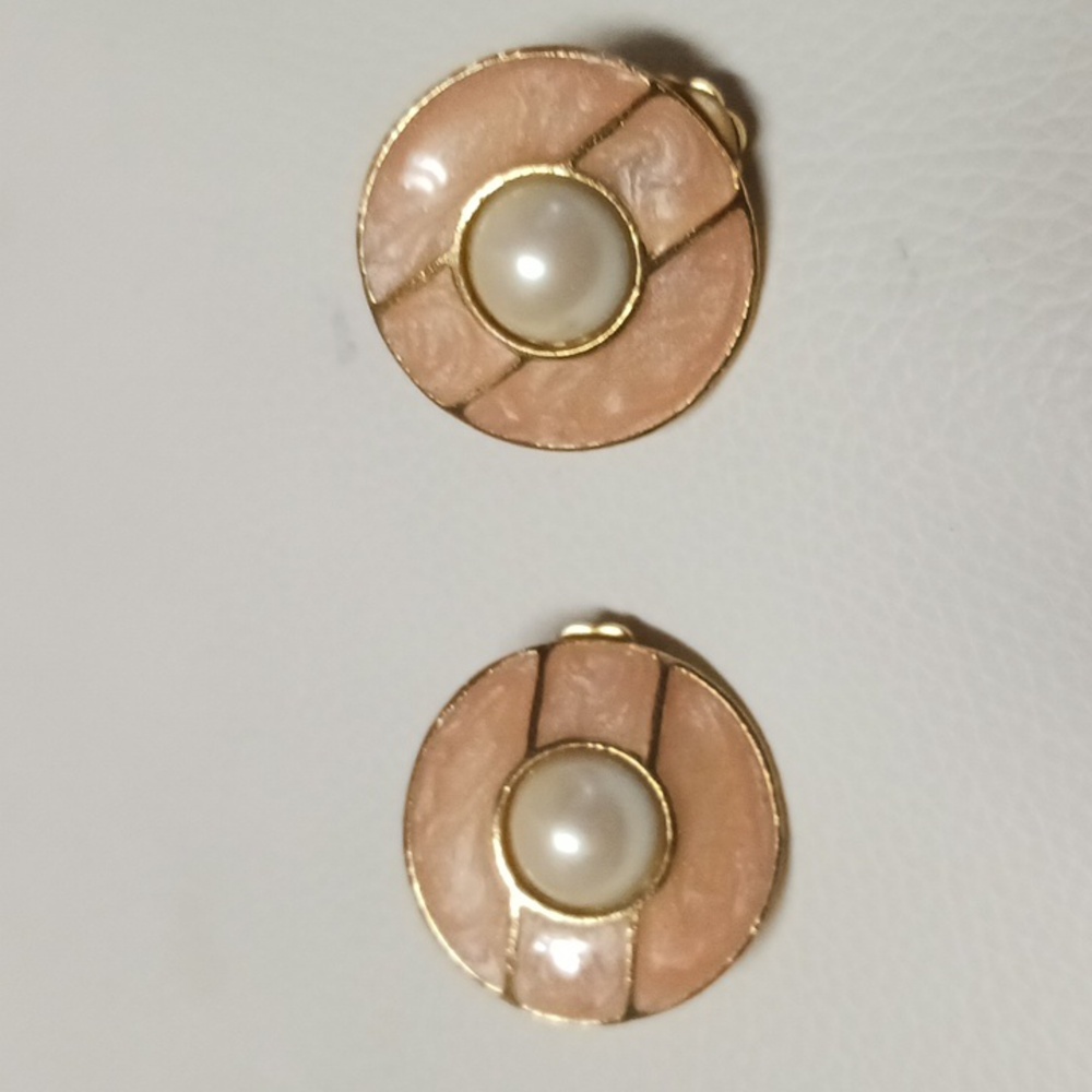 Clip on earrings mother of pearl